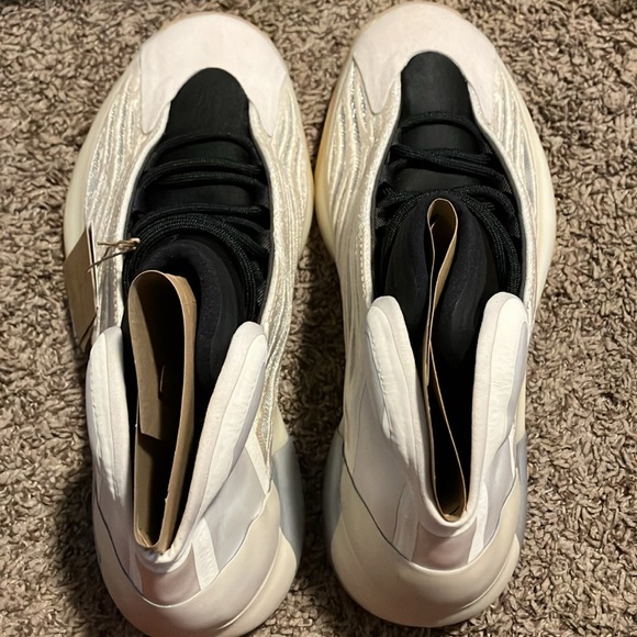 Yeezy QNTM 9.5 NWT in box
Purchased June 2023
MISTSL BASKETBALL SHOES - Picture 6 of 8